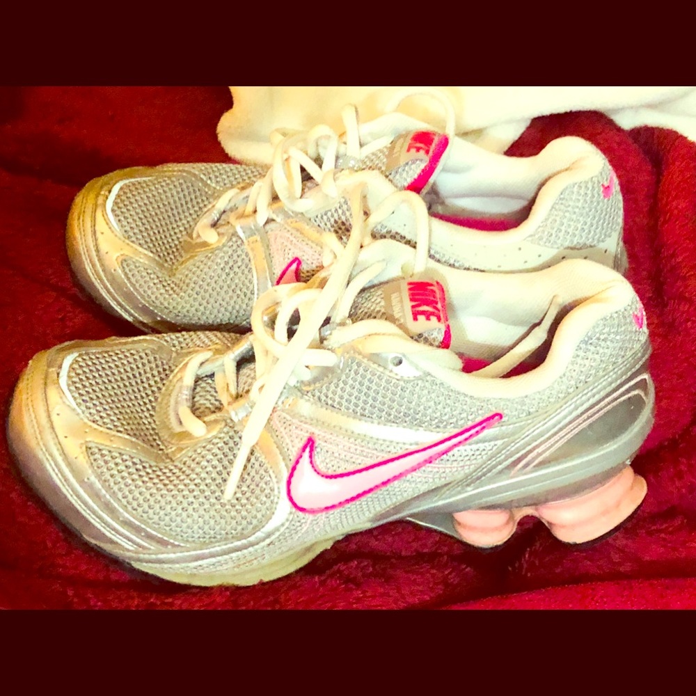 Women’s Nike Air tennis shoes